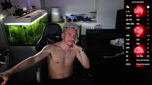 Snapshot of Rayzel_White chatting on 02/18/26, 10:50 Rayzel White online show from 02/18/26, 10:50