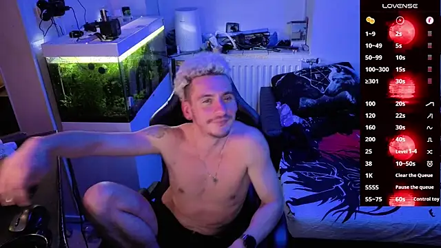 Snapshot of Rayzel_White chatting on 02/25/26, 10:20 Rayzel White online show from 02/25/26, 10:20