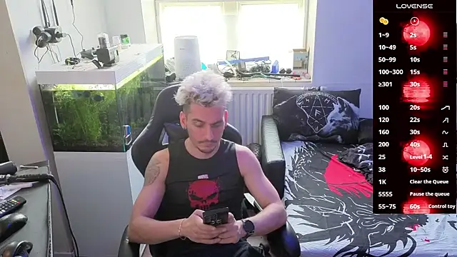 Snapshot of Rayzel_White chatting on 02/23/26, 01:55 Rayzel White online show from 02/23/26, 01:55