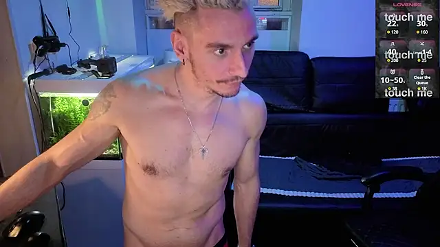 Snapshot of Rayzel_White chatting on 02/03/26, 11:21 Rayzel White online show from 02/03/26, 11:21