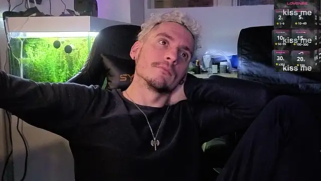 Snapshot of Rayzel_White chatting on 02/04/26, 10:27 Rayzel White online show from 02/04/26, 10:27