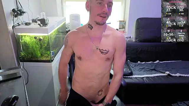 Snapshot of Rayzel_White chatting on 02/06/26, 02:35 Rayzel White online show from 02/06/26, 02:35