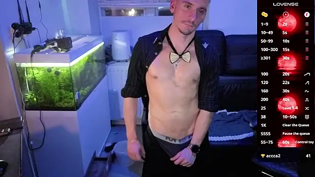 Snapshot of Rayzel_White chatting on 02/14/26, 10:10 Rayzel White online show from 02/14/26, 10:10