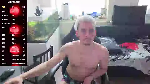 Rayzel White online show from 05/04/26, 11:57