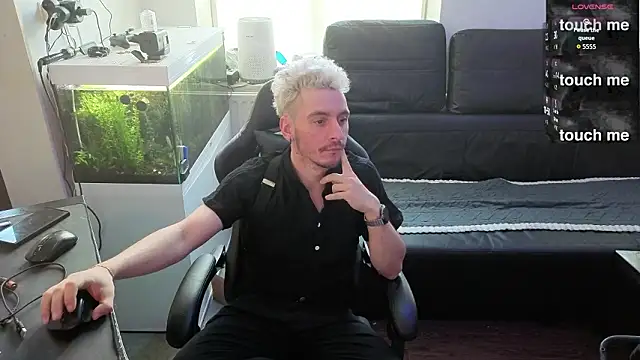 Snapshot of Rayzel_White chatting on 02/03/26, 11:15 Rayzel White online show from 02/03/26, 11:15