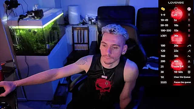 Snapshot of Rayzel_White chatting on 02/13/26, 12:21 Rayzel White online show from 02/13/26, 12:21