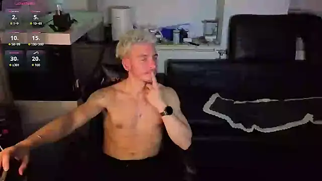 Snapshot of Rayzel_White chatting on 01/18/26, 10:24 Rayzel White online show from 01/18/26, 10:24