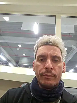 Snapshot of Rayzel_White chatting on 02/27/26, 05:24 Rayzel White online show from 02/27/26, 05:24