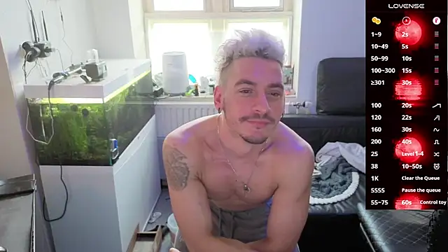 Snapshot of Rayzel_White chatting on 02/16/26, 01:21 Rayzel White online show from 02/16/26, 01:21