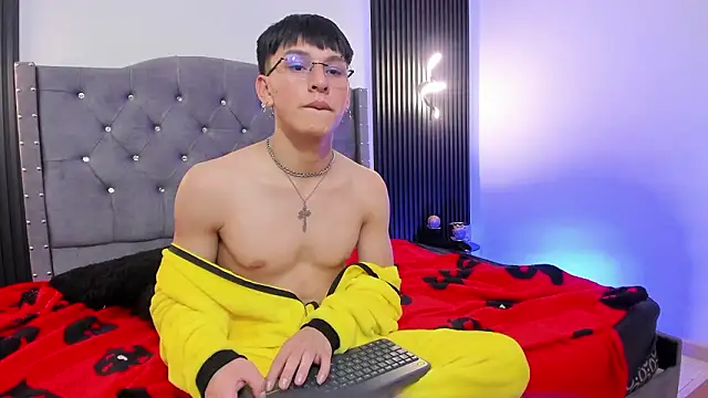 Alexander Collinss online show from 02/03/26, 06:22