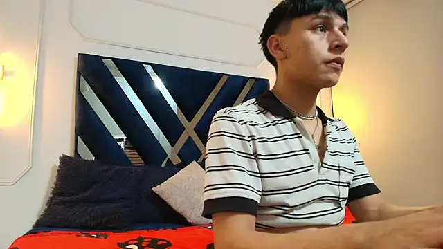 Alexander Collinss online show from 02/05/26, 03:35