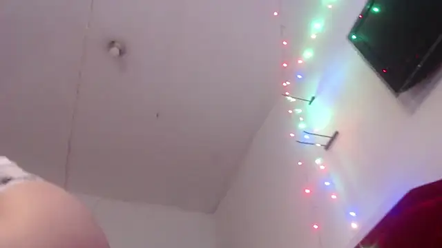 Snapshot of Loriiiany chatting on 02/17/26, 04:21 Loriiiany online show from 02/17/26, 04:21