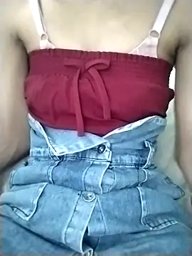 Snapshot of Lisa_xx2 chatting on 02/22/26, 12:07 Lisa xx2 online show from 02/22/26, 12:07