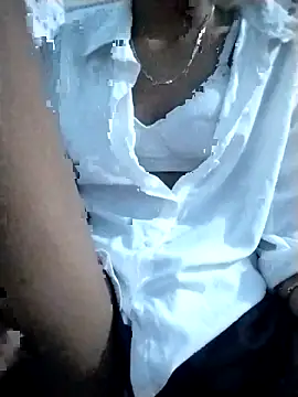 Snapshot of Lisa_xx2 chatting on 02/01/26, 01:20 Lisa xx2 online show from 02/01/26, 01:20