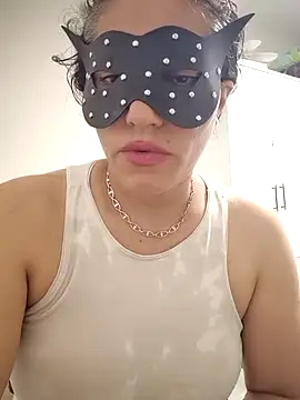 Snapshot of Karanfilim chatting on 07/17/26, 12:35 Karanfilim online show from 07/17/26, 12:35