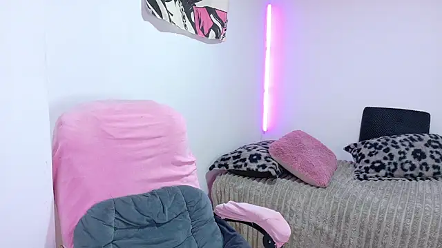 dollmeow online show from 04/04/26, 11:44