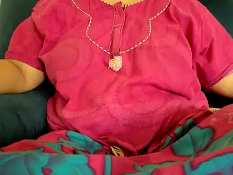 TamilDreamgirl08 online show from 04/10/26, 06:53