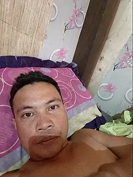 Snapshot of Andar072 chatting on 01/18/26, 02:04 Andar072 online show from 01/18/26, 02:04