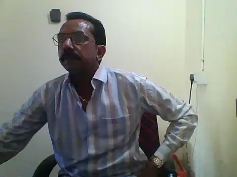 Snapshot of dream_king_1985 chatting on 02/15/26, 06:14 dream king 1985 online show from 02/15/26, 06:14