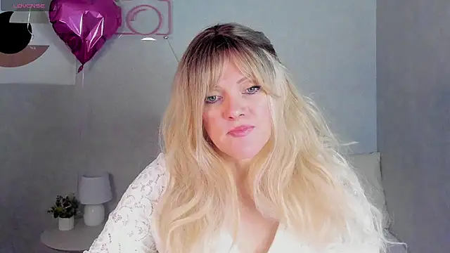 Snapshot of Victoria_Nelson chatting on 03/02/26, 01:17 Victoria Nelson online show from 03/02/26, 01:17