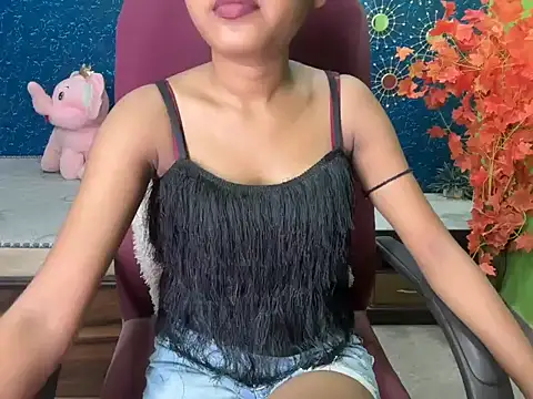 Snapshot of Brown-beauty chatting on 07/16/26, 04:48 Brown-beauty online show from 07/16/26, 04:48