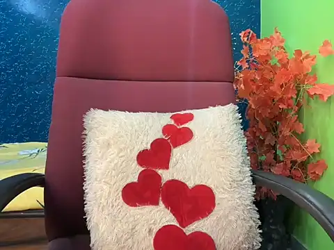 Snapshot of Brown-beauty chatting on 06/17/26, 11:25 Brown-beauty online show from 06/17/26, 11:25