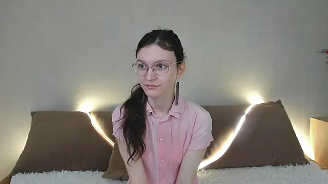 ThoraMarola online show from 03/26/26, 05:06