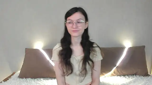 ThoraMarola online show from 04/15/26, 05:02