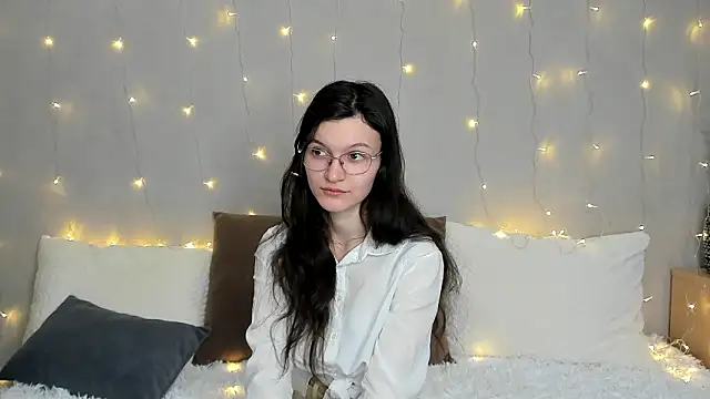 ThoraMarola online show from 02/03/26, 04:43