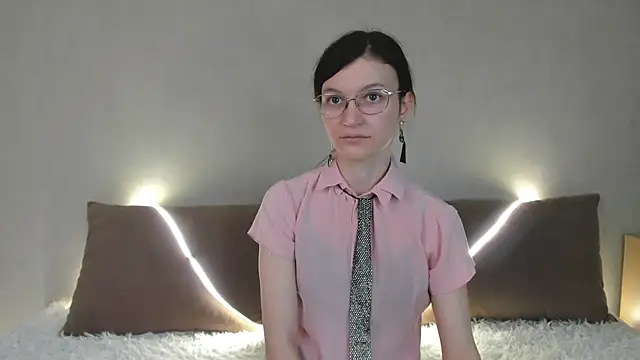 ThoraMarola online show from 04/14/26, 05:23