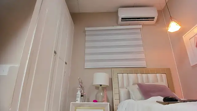 isabela  x online show from 03/28/26, 11:33