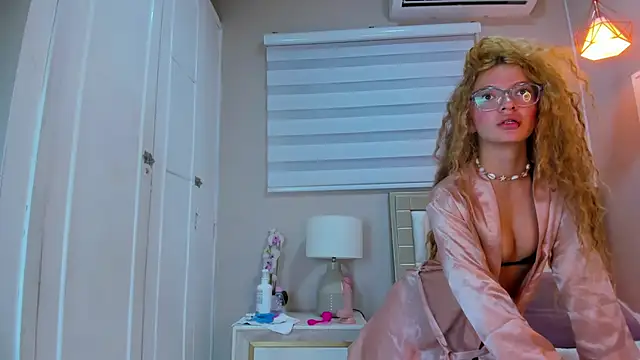 isabela  x online show from 04/14/26, 11:37