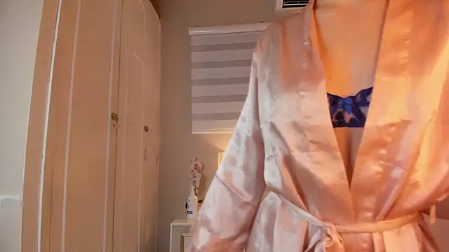 isabela  x online show from 04/11/26, 11:36