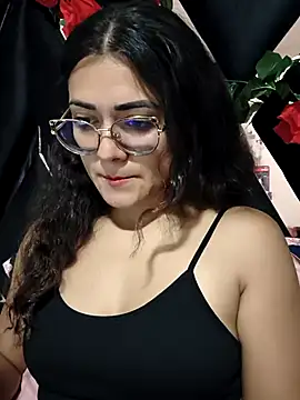 Snapshot of Freyarosse chatting on 02/17/26, 12:08 Freyarosse online show from 02/17/26, 12:08