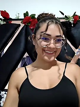 Snapshot of Freyarosse chatting on 02/18/26, 11:01 Freyarosse online show from 02/18/26, 11:01