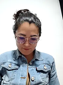 Snapshot of Freyarosse chatting on 02/06/26, 10:44 Freyarosse online show from 02/06/26, 10:44