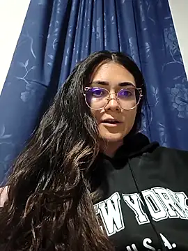 Snapshot of Freyarosse chatting on 02/25/26, 03:40 Freyarosse online show from 02/25/26, 03:40