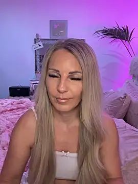 JulieSol online show from 04/12/26, 05:54