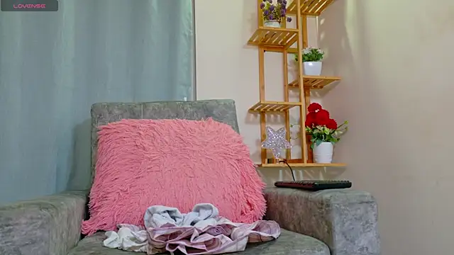 Mia C online show from 04/07/26, 10:17