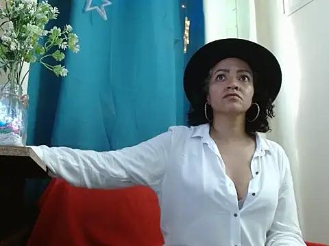 Snapshot of marilin_black chatting on 02/18/26, 07:32 marilin black online show from 02/18/26, 07:32