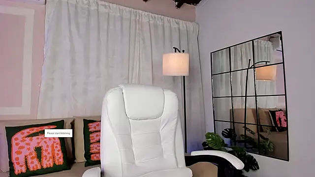 Snapshot of liaamoon_ chatting on 05/19/26, 12:34 liaamoon online show from 05/19/26, 12:34