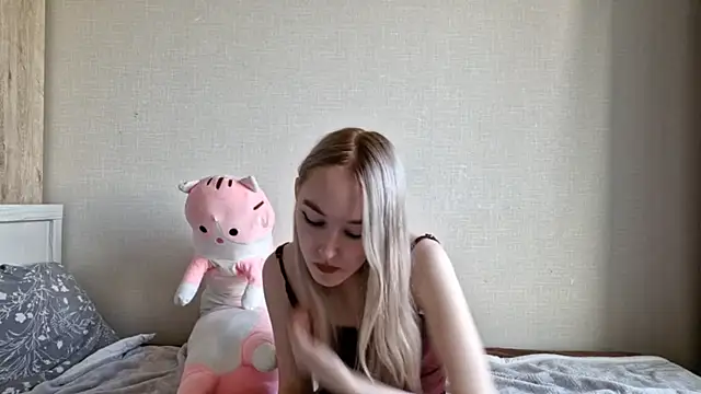 Snapshot of MisaMew chatting on 06/30/26, 04:18 MisaMew online show from 06/30/26, 04:18