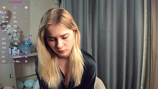 LuanaFincel online show from 02/15/26, 01:06