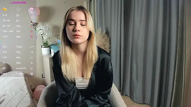 LuanaFincel online show from 02/17/26, 01:03