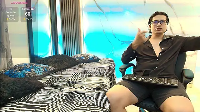 Danner Alaia online show from 02/04/26, 07:53