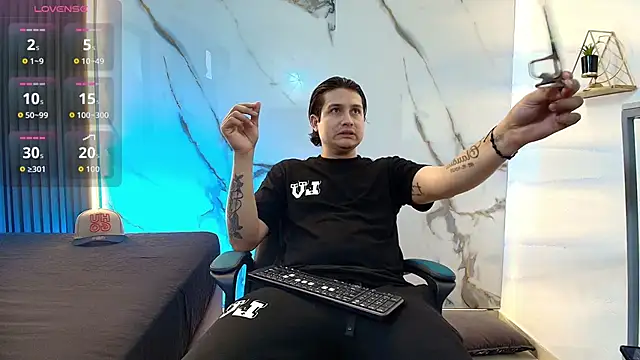 Danner Alaia online show from 02/05/26, 07:32