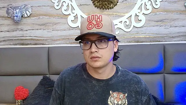 Danner Alaia online show from 02/25/26, 08:41