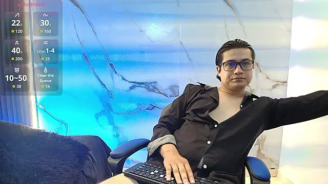 Danner Alaia online show from 02/06/26, 07:43