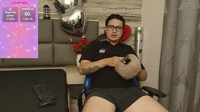 Danner Alaia online show from 02/15/26, 08:19