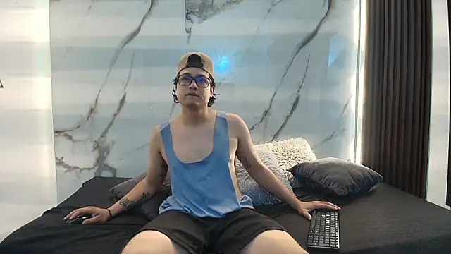 Danner Alaia online show from 01/16/26, 08:35